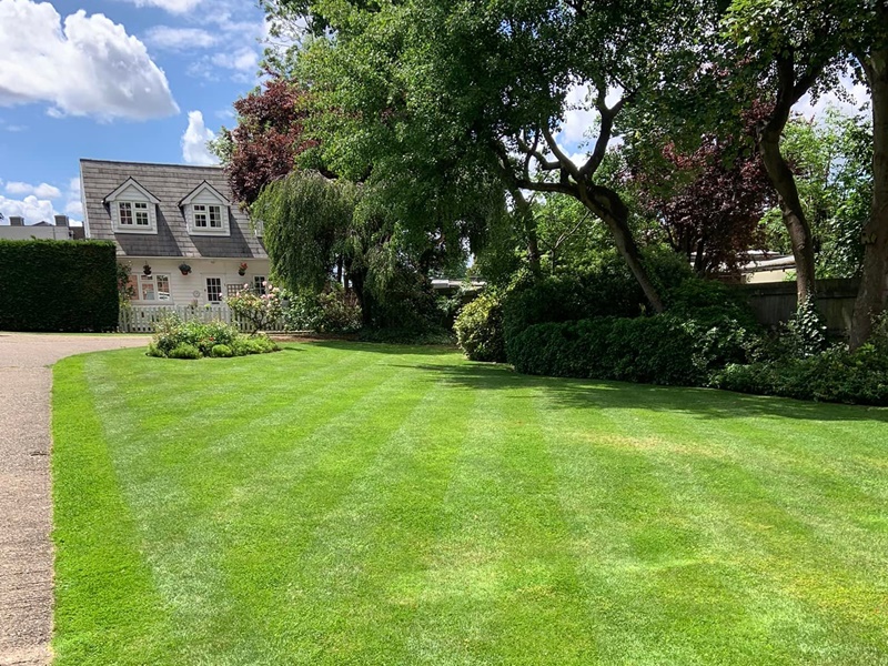 Garden maintenance for large gardens