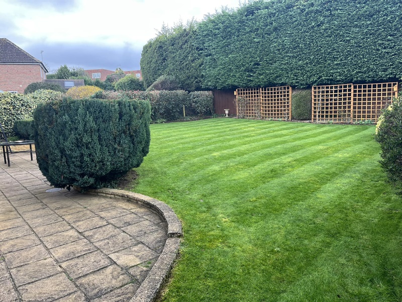 Garden maintenance for large gardens